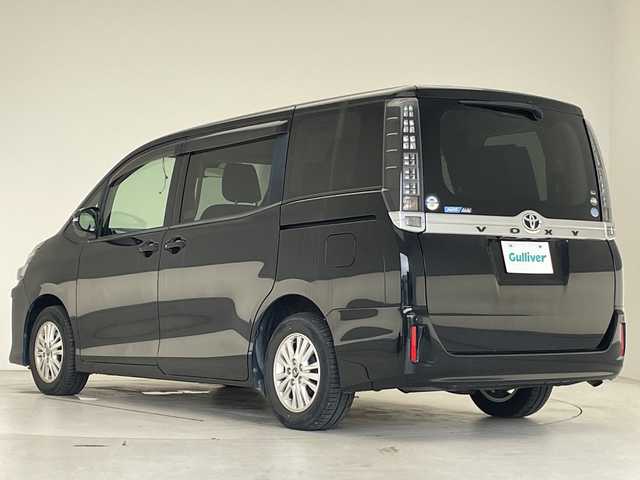 トヨタ ヴォクシー V 愛知県 2016(平28)年 5.6万km ブラック 純正10型ナビ/両側パワースライドドア/バックカメラ/コーナーセンサー/純正アルミホイール/オートマチックハイビーム/ドライブレコーダー/ＥＴＣ/ステアリングスイッチ/スマートキー/プッシュスタート