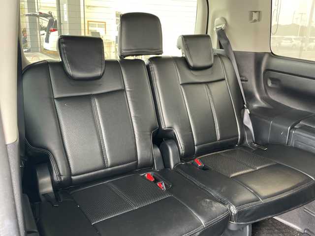 トヨタ ヴォクシー V 愛知県 2016(平28)年 5.6万km ブラック 純正10型ナビ/両側パワースライドドア/バックカメラ/コーナーセンサー/純正アルミホイール/オートマチックハイビーム/ドライブレコーダー/ＥＴＣ/ステアリングスイッチ/スマートキー/プッシュスタート