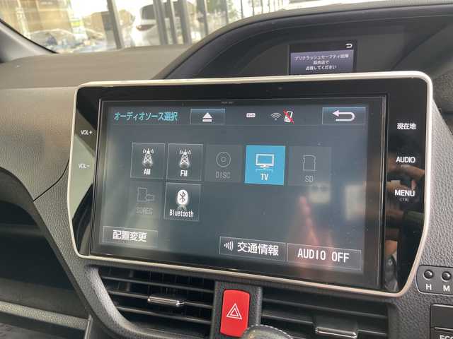 トヨタ ヴォクシー V 愛知県 2016(平28)年 5.6万km ブラック 純正10型ナビ/両側パワースライドドア/バックカメラ/コーナーセンサー/純正アルミホイール/オートマチックハイビーム/ドライブレコーダー/ＥＴＣ/ステアリングスイッチ/スマートキー/プッシュスタート