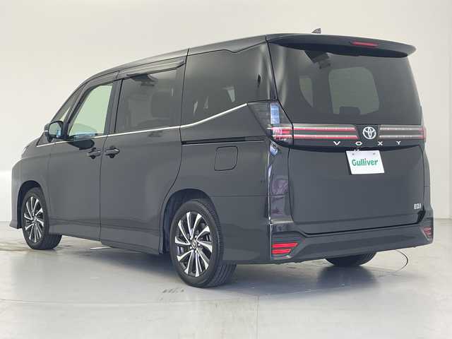 トヨタ ヴォクシー ハイブリッド S－Z 愛知県 2022(令4)年 4万km グリッターブラックガラスフレーク トヨタ純正10.5インチディスプレイオーディオPlus/CD/DVD可/快適利便パッケージHigh/ハンズフリーデュアルパワースライドドア/パワーバックドア/パワーバックドアスイッチ/ナノイーX/バックカメラ/ステアリングヒーター/運転席、助手席シートヒーター/後席シートヒーター/ブラインドスポットモニター/レーンチェンジアシスト/レーダークルーズコントロール/ユニバーサルステップ/プロジェクター式LEDヘッドランプ/HDMI/ETC2.0