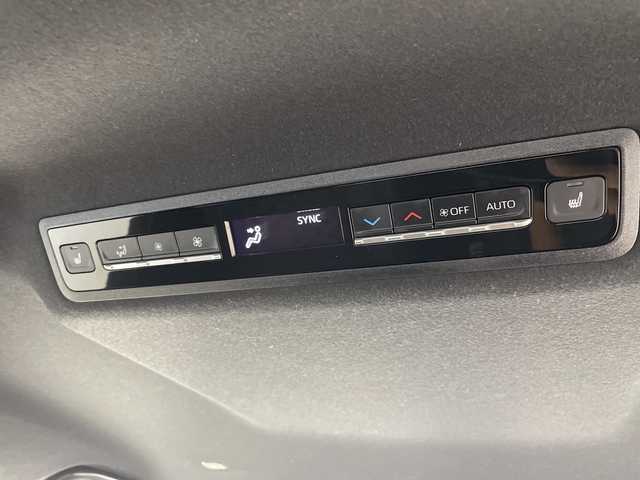 トヨタ ヴォクシー ハイブリッド S－Z 愛知県 2022(令4)年 4万km グリッターブラックガラスフレーク トヨタ純正10.5インチディスプレイオーディオPlus/CD/DVD可/快適利便パッケージHigh/ハンズフリーデュアルパワースライドドア/パワーバックドア/パワーバックドアスイッチ/ナノイーX/バックカメラ/ステアリングヒーター/運転席、助手席シートヒーター/後席シートヒーター/ブラインドスポットモニター/レーンチェンジアシスト/レーダークルーズコントロール/ユニバーサルステップ/プロジェクター式LEDヘッドランプ/HDMI/ETC2.0