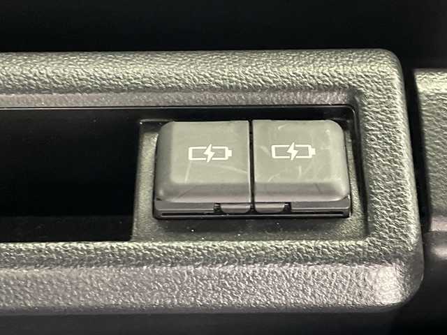 トヨタ ヴォクシー ハイブリッド S－Z 愛知県 2022(令4)年 4万km グリッターブラックガラスフレーク トヨタ純正10.5インチディスプレイオーディオPlus/CD/DVD可/快適利便パッケージHigh/ハンズフリーデュアルパワースライドドア/パワーバックドア/パワーバックドアスイッチ/ナノイーX/バックカメラ/ステアリングヒーター/運転席、助手席シートヒーター/後席シートヒーター/ブラインドスポットモニター/レーンチェンジアシスト/レーダークルーズコントロール/ユニバーサルステップ/プロジェクター式LEDヘッドランプ/HDMI/ETC2.0