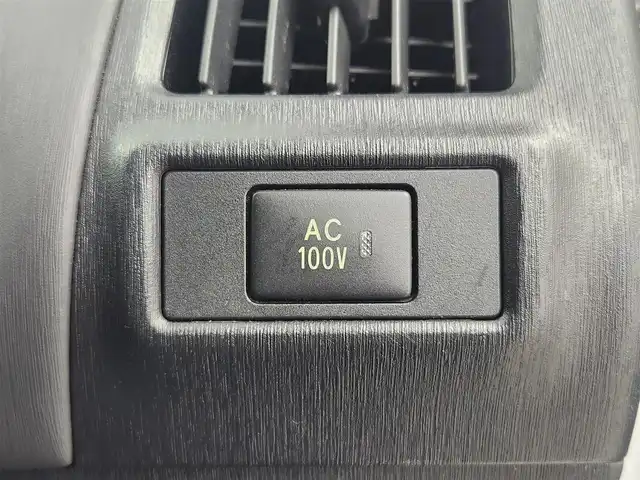 トヨタ プリウス α G 愛知県 2015(平27)年 16.6万km ホワイトパールクリスタルシャイン トヨタセーフティーセンス/純正SDナビ/・Bluetooth/・フルセグTV/革巻きステアリング/ステアリングリモコン/レーダークルーズコントロール/ビルトインETC/AC100V/前後ドライブレコーダー/夏タイヤAWセット積み込み