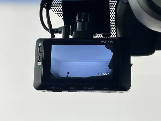 トヨタ ランドクルーザー プラド TX Lパッケージ 愛知県 2020(令2)年 3万km ブラック 禁煙車/４WD/７Vインチナビ/（AM/FM/CD/ワンセグTV/Bluetootｈ）/バックカメラ/サンルーフ/トヨタセーフティセンス/・プリクラッシュセーフティ/・レーンディパーチャーアラート/・レーダークルーズコントロール/・オートマチックハイビーム/・ロードサインアシスト/パーキングセンサー/ＥＴＣ/前後ドライブレコーダー/レザーシート/シートヒーター/シートベンチレーション/パワーシート/純正17インチアルミホイール/ルーフレール/センターデフロック/ヘッドライトウォッシャー/LEDヘッドライト/フロントフォグランプ/オートライト/フロアマット/スマートキー/スペアキー有/プッシュスタート/横滑り防止装置