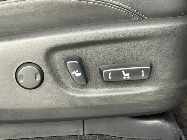 トヨタ ランドクルーザー プラド TX Lパッケージ 愛知県 2020(令2)年 3万km ブラック 禁煙車/４WD/７Vインチナビ/（AM/FM/CD/ワンセグTV/Bluetootｈ）/バックカメラ/サンルーフ/トヨタセーフティセンス/・プリクラッシュセーフティ/・レーンディパーチャーアラート/・レーダークルーズコントロール/・オートマチックハイビーム/・ロードサインアシスト/パーキングセンサー/ＥＴＣ/前後ドライブレコーダー/レザーシート/シートヒーター/シートベンチレーション/パワーシート/純正17インチアルミホイール/ルーフレール/センターデフロック/ヘッドライトウォッシャー/LEDヘッドライト/フロントフォグランプ/オートライト/フロアマット/スマートキー/スペアキー有/プッシュスタート/横滑り防止装置