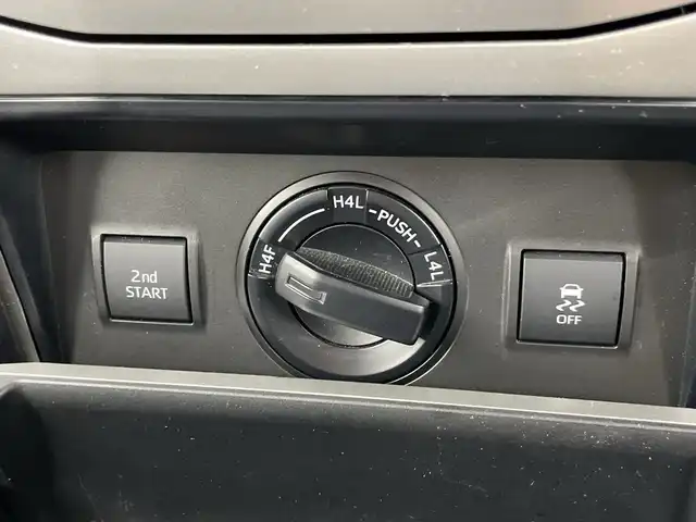 トヨタ ランドクルーザー プラド TX Lパッケージ 愛知県 2020(令2)年 3万km ブラック 禁煙車/４WD/７Vインチナビ/（AM/FM/CD/ワンセグTV/Bluetootｈ）/バックカメラ/サンルーフ/トヨタセーフティセンス/・プリクラッシュセーフティ/・レーンディパーチャーアラート/・レーダークルーズコントロール/・オートマチックハイビーム/・ロードサインアシスト/パーキングセンサー/ＥＴＣ/前後ドライブレコーダー/レザーシート/シートヒーター/シートベンチレーション/パワーシート/純正17インチアルミホイール/ルーフレール/センターデフロック/ヘッドライトウォッシャー/LEDヘッドライト/フロントフォグランプ/オートライト/フロアマット/スマートキー/スペアキー有/プッシュスタート/横滑り防止装置