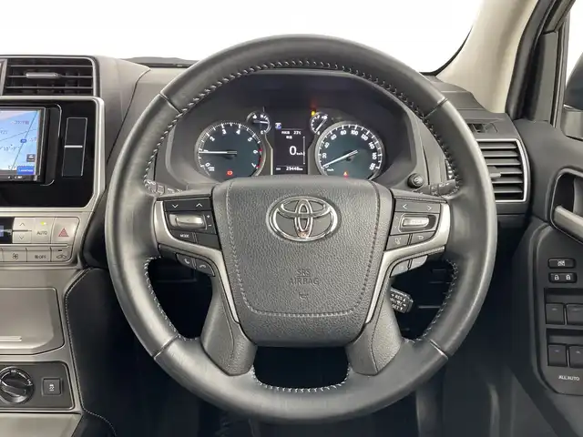トヨタ ランドクルーザー プラド TX Lパッケージ 愛知県 2020(令2)年 3万km ブラック 禁煙車/４WD/７Vインチナビ/（AM/FM/CD/ワンセグTV/Bluetootｈ）/バックカメラ/サンルーフ/トヨタセーフティセンス/・プリクラッシュセーフティ/・レーンディパーチャーアラート/・レーダークルーズコントロール/・オートマチックハイビーム/・ロードサインアシスト/パーキングセンサー/ＥＴＣ/前後ドライブレコーダー/レザーシート/シートヒーター/シートベンチレーション/パワーシート/純正17インチアルミホイール/ルーフレール/センターデフロック/ヘッドライトウォッシャー/LEDヘッドライト/フロントフォグランプ/オートライト/フロアマット/スマートキー/スペアキー有/プッシュスタート/横滑り防止装置