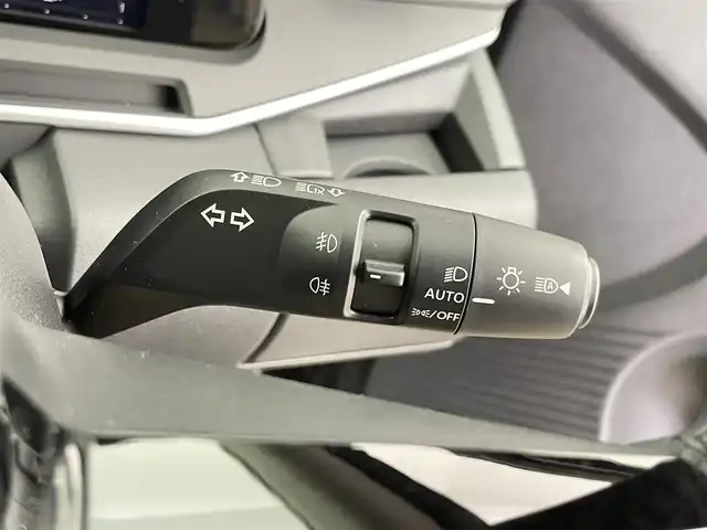 日産 オーラ G レザーエディション 千葉県 2023(令5)年 2.7万km 黒Ｍ 禁煙車/360°セーフティアシスト/・前方衝突予測警報/・車線逸脱防止支援システム/・後側方車両検知警報/・後側方衝突防止支援システム/・後退時衝突防止支援システム/インテリジェントルームミラー/純正9インチナビ/アラウンドビューモニター/LEDオートライト/シートヒーター/レザーシート/純正フロアマット/純正17インチアルミホイール/ステアリングスイッチ/オートエアコン/USBポート/プッシュスタート/スマートキー