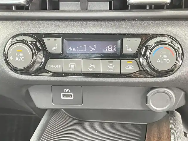 日産 オーラ G レザーエディション 千葉県 2023(令5)年 2.7万km 黒Ｍ 禁煙車/360°セーフティアシスト/・前方衝突予測警報/・車線逸脱防止支援システム/・後側方車両検知警報/・後側方衝突防止支援システム/・後退時衝突防止支援システム/インテリジェントルームミラー/純正9インチナビ/アラウンドビューモニター/LEDオートライト/シートヒーター/レザーシート/純正フロアマット/純正17インチアルミホイール/ステアリングスイッチ/オートエアコン/USBポート/プッシュスタート/スマートキー
