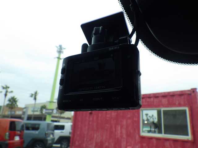 ホンダ ステップワゴン スパーダ 千葉県 2023(令5)年 1.4万km プラチナホワイトパール ホンダセンシング/・衝突軽減ブレーキ（CMBS）/・車線維持支援システム（LKAS）/・アダプティブクルーズコントロール（ACC）/・後方誤発進抑制機能/・誤発進抑制機能/・ブラインドスポットインフォメーション/パワーバックドア/両側パワースライドドア/11.4インチホンダコネクトナビ/地デジTV/【DVD/CD再生機能　Bluetooth接続】/バックカメラ/ドライブレコーダー（前後撮）/ハーフレザーシート/後席オットマン/革巻きステアリング/ステアリングスイッチ/パドルシフト/コーナーセンサー/純正16インチアルミホイル/サイド/カーテンエアバッグ/Honda スマートキー