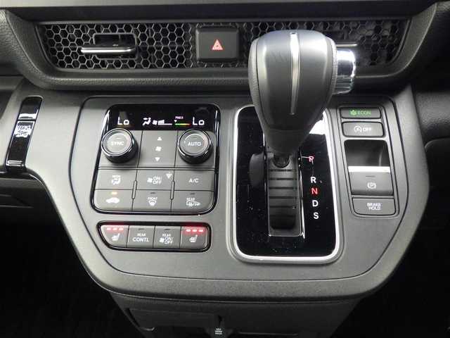 ホンダ ステップワゴン スパーダ 千葉県 2023(令5)年 1.4万km プラチナホワイトパール ホンダセンシング/・衝突軽減ブレーキ（CMBS）/・車線維持支援システム（LKAS）/・アダプティブクルーズコントロール（ACC）/・後方誤発進抑制機能/・誤発進抑制機能/・ブラインドスポットインフォメーション/パワーバックドア/両側パワースライドドア/11.4インチホンダコネクトナビ/地デジTV/【DVD/CD再生機能　Bluetooth接続】/バックカメラ/ドライブレコーダー（前後撮）/ハーフレザーシート/後席オットマン/革巻きステアリング/ステアリングスイッチ/パドルシフト/コーナーセンサー/純正16インチアルミホイル/サイド/カーテンエアバッグ/Honda スマートキー