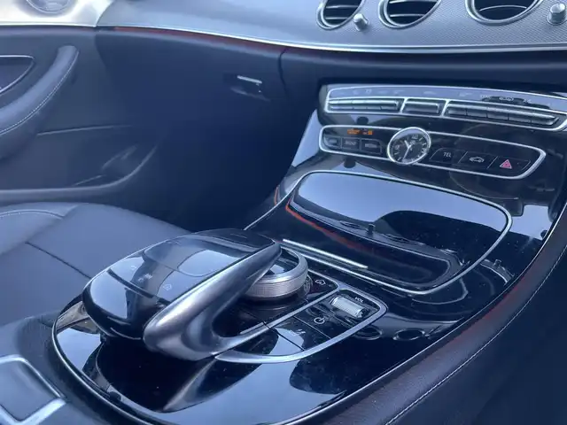 メルセデス・ベンツ Ｅ２２０ｄ ステーションワゴンアバンギャルド 栃木県 2020(令2)年 6.7万km ポーラホワイト エクスクルーシブパッケージ/├Burmesterサラウンドシステム/├エアバランスパッケージ（パヒュームアトマイザー）/├シートヒーター後席/└ヘッドアップディスプレイ/パノラミックスライディングルーフ/AGILITY CONTROLサスペンション/リヤエアサスペンション/本革シート（グレーステッチ）/レーダーセーフティパッケージ/├ディストロニック/├アクティブステアリングアシスト/├PRE-SAFEブレーキ/├アクティブブラインドスポット/└アクティブレーンキープ/全方位カメラ/パークトロニック/リアクロストラフィック/LEDヘッドライト/パワーシート/12．3インチコックピットディスプレイ/電動チルト＆テレスコピックステアリング/パワーテールゲート/アンビエントライト64色/HDDナビゲーション/フルセグTV/ETC2.0