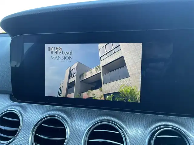 メルセデス・ベンツ Ｅ２２０ｄ ステーションワゴンアバンギャルド 栃木県 2020(令2)年 6.7万km ポーラホワイト エクスクルーシブパッケージ/├Burmesterサラウンドシステム/├エアバランスパッケージ（パヒュームアトマイザー）/├シートヒーター後席/└ヘッドアップディスプレイ/パノラミックスライディングルーフ/AGILITY CONTROLサスペンション/リヤエアサスペンション/本革シート（グレーステッチ）/レーダーセーフティパッケージ/├ディストロニック/├アクティブステアリングアシスト/├PRE-SAFEブレーキ/├アクティブブラインドスポット/└アクティブレーンキープ/全方位カメラ/パークトロニック/リアクロストラフィック/LEDヘッドライト/パワーシート/12．3インチコックピットディスプレイ/電動チルト＆テレスコピックステアリング/パワーテールゲート/アンビエントライト64色/HDDナビゲーション/フルセグTV/ETC2.0