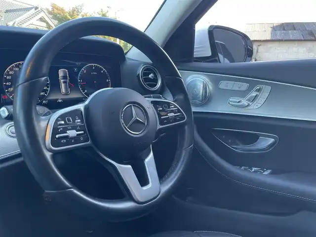 メルセデス・ベンツ Ｅ２２０ｄ ステーションワゴンアバンギャルド 栃木県 2020(令2)年 6.7万km ポーラホワイト エクスクルーシブパッケージ/├Burmesterサラウンドシステム/├エアバランスパッケージ（パヒュームアトマイザー）/├シートヒーター後席/└ヘッドアップディスプレイ/パノラミックスライディングルーフ/AGILITY CONTROLサスペンション/リヤエアサスペンション/本革シート（グレーステッチ）/レーダーセーフティパッケージ/├ディストロニック/├アクティブステアリングアシスト/├PRE-SAFEブレーキ/├アクティブブラインドスポット/└アクティブレーンキープ/全方位カメラ/パークトロニック/リアクロストラフィック/LEDヘッドライト/パワーシート/12．3インチコックピットディスプレイ/電動チルト＆テレスコピックステアリング/パワーテールゲート/アンビエントライト64色/HDDナビゲーション/フルセグTV/ETC2.0