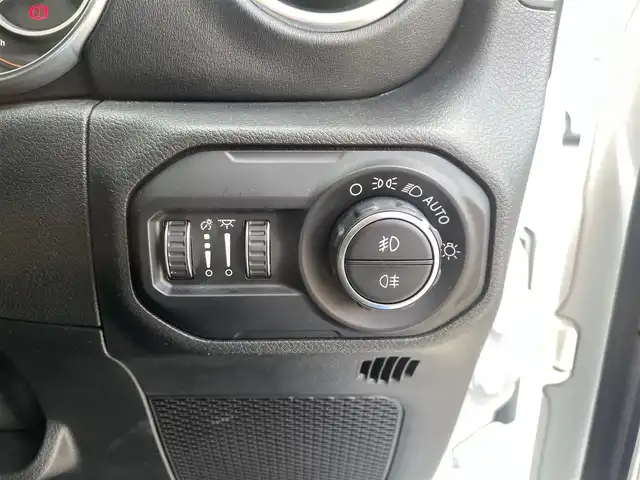 クライスラー・ジープ ジープ ラングラー アンリミテッド サハラ 香川県 2020(令2)年 3.7万km 白 自動ブレーキ/BSM/純正ナビ/CarPlay/BT/USB/AUX/ACC/コーナーセンサー/F/Rドライブレコーダー/アイドリングストップ/スマートキー/LEDヘッドライト/ヒルスタートアシスト/ブラックレザーシート