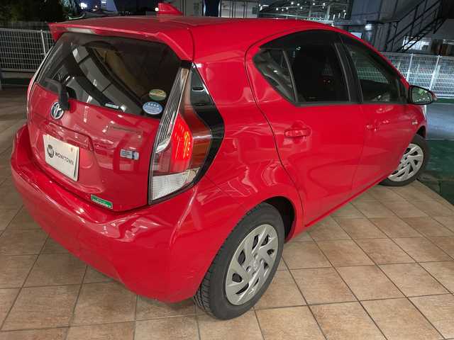 トヨタ アクア S 埼玉県 2016(平28)年 10.5万km スーパーレッドⅤ トヨタセーフティーセンス /純正メモリナビ　/　　CD/BT/ワンセグ /バックカメラ /HIDオートライト /シートヒーター /ステアリングスイッチ