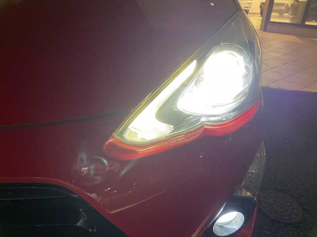 トヨタ アクア S 埼玉県 2016(平28)年 10.5万km スーパーレッドⅤ トヨタセーフティーセンス /純正メモリナビ　/　　CD/BT/ワンセグ /バックカメラ /HIDオートライト /シートヒーター /ステアリングスイッチ