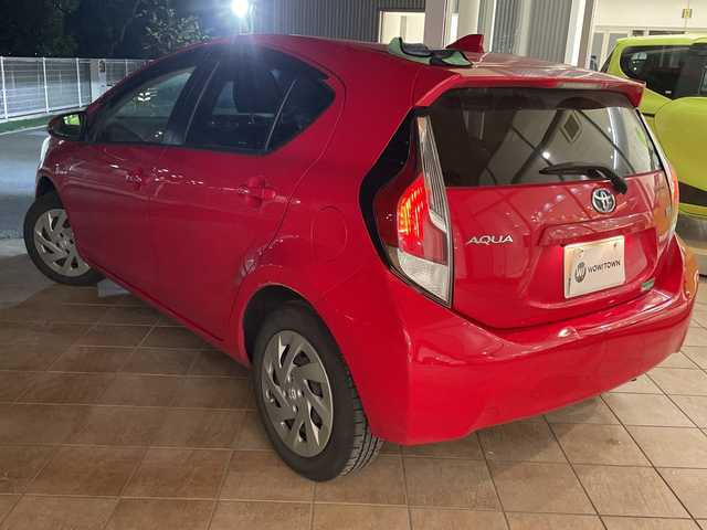 トヨタ アクア S 埼玉県 2016(平28)年 10.5万km スーパーレッドⅤ トヨタセーフティーセンス /純正メモリナビ　/　　CD/BT/ワンセグ /バックカメラ /HIDオートライト /シートヒーター /ステアリングスイッチ