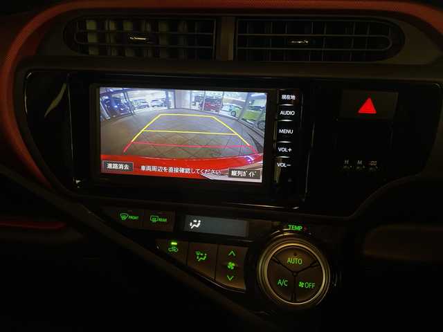 トヨタ アクア S 埼玉県 2016(平28)年 10.5万km スーパーレッドⅤ トヨタセーフティーセンス /純正メモリナビ　/　　CD/BT/ワンセグ /バックカメラ /HIDオートライト /シートヒーター /ステアリングスイッチ