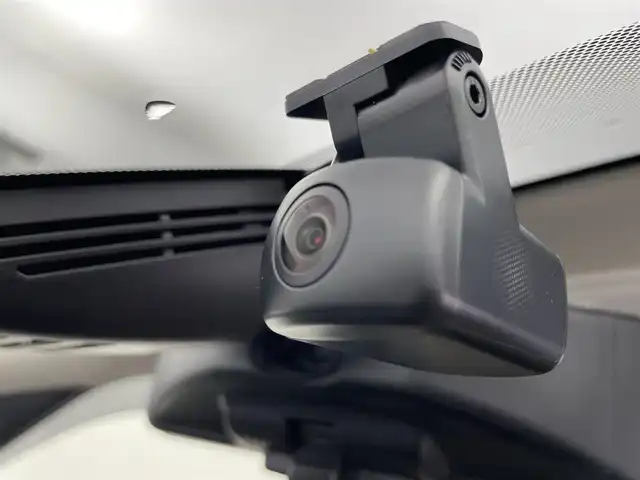 日産 セレナ ハイウェイスター V 富山県 2021(令3)年 5.9万km ブリリアントホワイトパール 2トーン 純正10型ナビ（AM/FM/BT/DVD/フルセグ）/全方位カメラ/純正11型後席モニター/ドライブレコーダー/ETC/両側パワースライドドア/ブラインドスポットモニター/衝突被害軽減システム/レーダークルーズコントロール/レーンキープアシスト/コーナーセンサー/横滑り防止装置/アイドリングストップ/デジタルインナーミラー/オートホールド付電子パーキング/純正アルミホイール/純正フロアマット/オートLEDライト/スマートキー/スペアキー