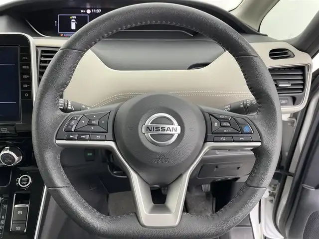 日産 セレナ ハイウェイスター V 富山県 2021(令3)年 5.9万km ブリリアントホワイトパール 2トーン 純正10型ナビ（AM/FM/BT/DVD/フルセグ）/全方位カメラ/純正11型後席モニター/ドライブレコーダー/ETC/両側パワースライドドア/ブラインドスポットモニター/衝突被害軽減システム/レーダークルーズコントロール/レーンキープアシスト/コーナーセンサー/横滑り防止装置/アイドリングストップ/デジタルインナーミラー/オートホールド付電子パーキング/純正アルミホイール/純正フロアマット/オートLEDライト/スマートキー/スペアキー