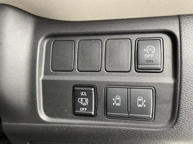 日産 セレナ ハイウェイスター V 富山県 2021(令3)年 5.9万km ブリリアントホワイトパール 2トーン 純正10型ナビ（AM/FM/BT/DVD/フルセグ）/全方位カメラ/純正11型後席モニター/ドライブレコーダー/ETC/両側パワースライドドア/ブラインドスポットモニター/衝突被害軽減システム/レーダークルーズコントロール/レーンキープアシスト/コーナーセンサー/横滑り防止装置/アイドリングストップ/デジタルインナーミラー/オートホールド付電子パーキング/純正アルミホイール/純正フロアマット/オートLEDライト/スマートキー/スペアキー