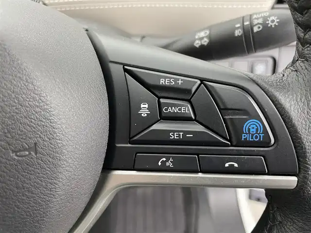 日産 セレナ ハイウェイスター V 富山県 2021(令3)年 5.9万km ブリリアントホワイトパール 2トーン 純正10型ナビ（AM/FM/BT/DVD/フルセグ）/全方位カメラ/純正11型後席モニター/ドライブレコーダー/ETC/両側パワースライドドア/ブラインドスポットモニター/衝突被害軽減システム/レーダークルーズコントロール/レーンキープアシスト/コーナーセンサー/横滑り防止装置/アイドリングストップ/デジタルインナーミラー/オートホールド付電子パーキング/純正アルミホイール/純正フロアマット/オートLEDライト/スマートキー/スペアキー