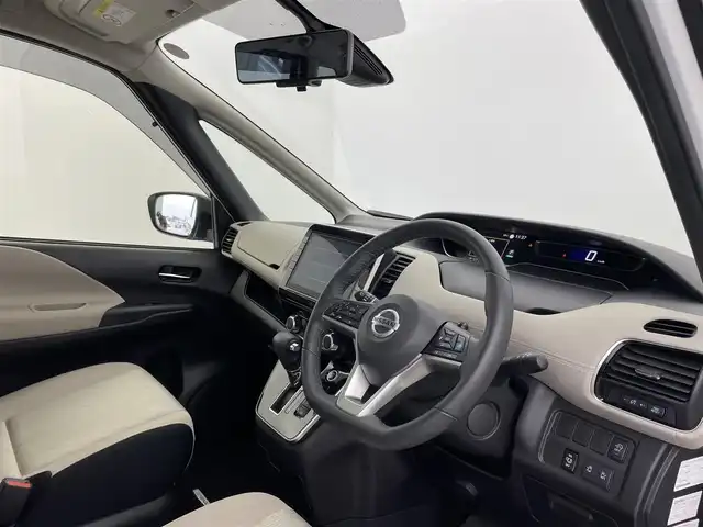 日産 セレナ ハイウェイスター V 富山県 2021(令3)年 5.9万km ブリリアントホワイトパール 2トーン 純正10型ナビ（AM/FM/BT/DVD/フルセグ）/全方位カメラ/純正11型後席モニター/ドライブレコーダー/ETC/両側パワースライドドア/ブラインドスポットモニター/衝突被害軽減システム/レーダークルーズコントロール/レーンキープアシスト/コーナーセンサー/横滑り防止装置/アイドリングストップ/デジタルインナーミラー/オートホールド付電子パーキング/純正アルミホイール/純正フロアマット/オートLEDライト/スマートキー/スペアキー