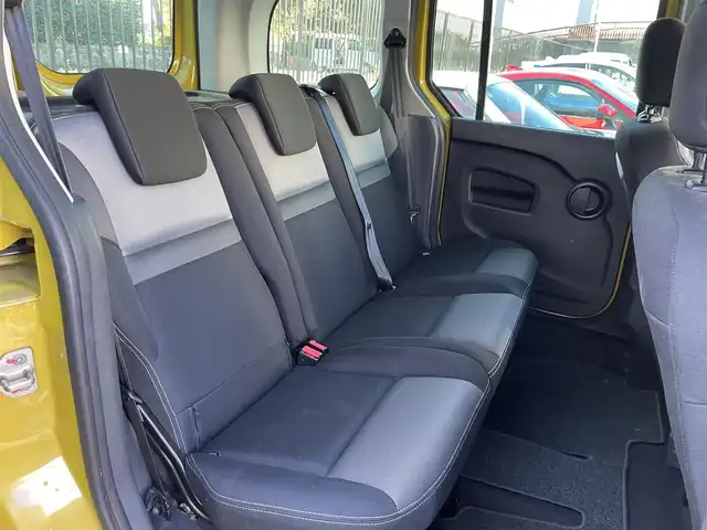 ルノー カングー クルール 埼玉県 2020(令2)年 3.2万km 黄 /ワンオーナー//社外メモリナビ//フルセグTV//バックカメラ//CD/DVD/Bluetooth//両側スライドドア//クルーズコントロール//ETC//キーレス//前後ドライブレコーダー//革巻きステアリング//W.サイドエアバッグ//ABS//横滑り防止装置//前後フォグランプ//プライバシーガラス//新車時保証書//取扱説明書//ナビ取説//スペアキー