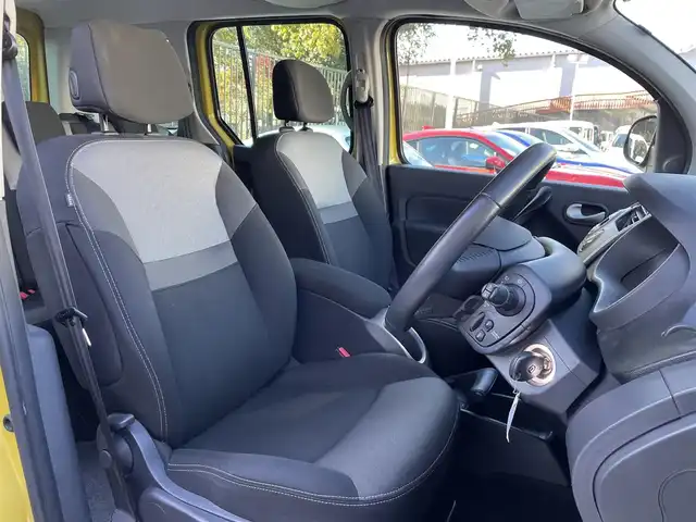 ルノー カングー クルール 埼玉県 2020(令2)年 3.2万km 黄 /ワンオーナー//社外メモリナビ//フルセグTV//バックカメラ//CD/DVD/Bluetooth//両側スライドドア//クルーズコントロール//ETC//キーレス//前後ドライブレコーダー//革巻きステアリング//W.サイドエアバッグ//ABS//横滑り防止装置//前後フォグランプ//プライバシーガラス//新車時保証書//取扱説明書//ナビ取説//スペアキー