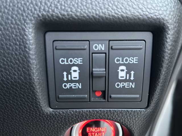 ホンダ Ｎ ＢＯＸ カスタム G L ターボ ホンダセンシング 鳥取県 2018(平30)年 5.2万km プラチナホワイトパール ホンダセンシング/・衝突軽減ブレーキ/・前後誤発信抑制機能/・歩行者事故低減ステアリング/・路外逸脱抑制機能/・アダプティブクルーズコントロール/・車線維持支援システム/・オートハイビーム/・先行車発進お知らせ機能/・標識認識機能/Gathers8型ナビ【VXU-185NBi】/・フルセグ/Bluetooth/CD/DVD/バックカメラ/前方ドライブレコーダー/スマートキー/プッシュスタート/ビルトインETC/ハーフレザーシート/両側電動スライドドア/純正15AW/LEDヘッドライト/LEDフォグ/オートライト/W＆サイドエアバック/カーテンエアバック