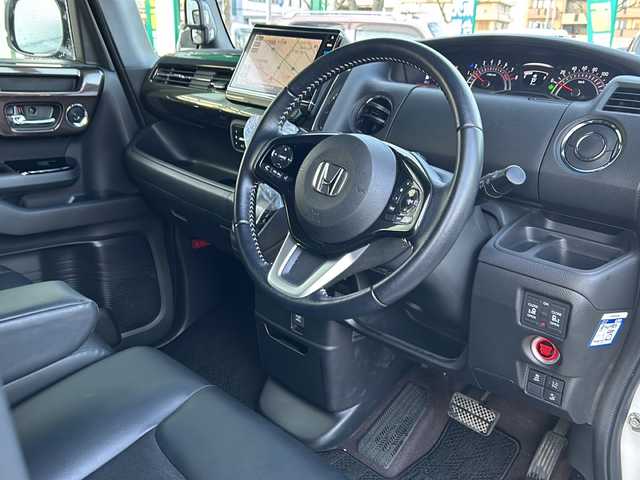 ホンダ Ｎ ＢＯＸ カスタム G L ターボ ホンダセンシング 鳥取県 2018(平30)年 5.2万km プラチナホワイトパール ホンダセンシング/・衝突軽減ブレーキ/・前後誤発信抑制機能/・歩行者事故低減ステアリング/・路外逸脱抑制機能/・アダプティブクルーズコントロール/・車線維持支援システム/・オートハイビーム/・先行車発進お知らせ機能/・標識認識機能/Gathers8型ナビ【VXU-185NBi】/・フルセグ/Bluetooth/CD/DVD/バックカメラ/前方ドライブレコーダー/スマートキー/プッシュスタート/ビルトインETC/ハーフレザーシート/両側電動スライドドア/純正15AW/LEDヘッドライト/LEDフォグ/オートライト/W＆サイドエアバック/カーテンエアバック