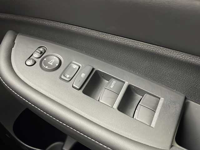 ホンダ ＷＲ－Ｖ Z 愛知県 2024(令6)年 0.1万km プラチナホワイトパール /純正8インチメモリナビ//FM/AM/BT/ipod/USB/フルセグ//純正ドライブレコーダー//ハーフレザーシート//革巻きステアリング//ステアリングスイッチ//パドルシフト//バックカメラ//ETC//LEDオートライト//フロントフォグランプ//オートハイビーム//ホンダセンシング//CMBS//ACC//LKAS//先行車発進お知らせ機能//コーナーセンサー//横滑り防止装置//純正フロアマット//純正ドアバイザー//ISOFIX//プッシュスタート//スマートキー//トノカバー//スペアキー