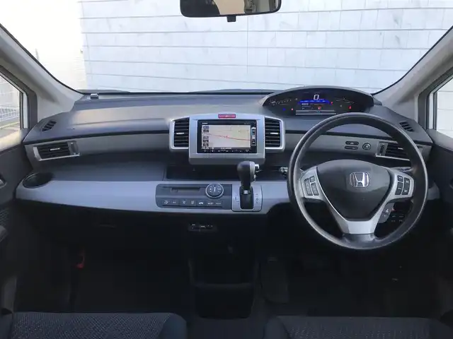 ホンダ フリード ハイブリット ジャストセレクション 栃木県 2013(平25)年 7.4万km ホワイトオーキッドパール (株)IDOMが運営する【じしゃロン小山店】の自社ローン対象車両になります。こちらは現金ご利用時の価格です。/自社ローンご希望の方は別途その旨お申付け下さい。//禁煙車/純正ワンセグナビ/（CD/DVD/AM/FMラジオ）/スマートキー/バックカメラ/ＥＴＣ/両側パワースライドドア/クルーズコントロール/ステアリングリモコン/電動格納ドアミラー/パワーウインドウ/防眩ミラー