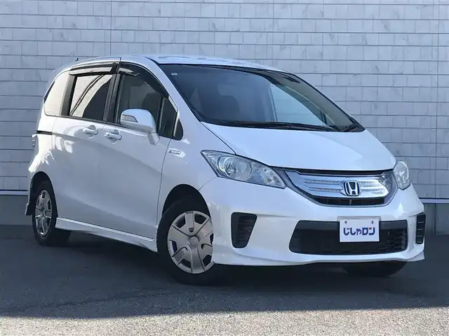 ホンダ フリード ハイブリット ジャストセレクション 栃木県 2013(平25)年 7.4万km ホワイトオーキッドパール (株)IDOMが運営する【じしゃロン小山店】の自社ローン対象車両になります。こちらは現金ご利用時の価格です。/自社ローンご希望の方は別途その旨お申付け下さい。//禁煙車/純正ワンセグナビ/（CD/DVD/AM/FMラジオ）/スマートキー/バックカメラ/ＥＴＣ/両側パワースライドドア/クルーズコントロール/ステアリングリモコン/電動格納ドアミラー/パワーウインドウ/防眩ミラー