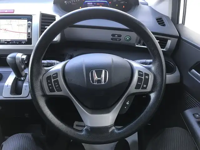 ホンダ フリード ハイブリット ジャストセレクション 栃木県 2013(平25)年 7.4万km ホワイトオーキッドパール (株)IDOMが運営する【じしゃロン小山店】の自社ローン対象車両になります。こちらは現金ご利用時の価格です。/自社ローンご希望の方は別途その旨お申付け下さい。//禁煙車/純正ワンセグナビ/（CD/DVD/AM/FMラジオ）/スマートキー/バックカメラ/ＥＴＣ/両側パワースライドドア/クルーズコントロール/ステアリングリモコン/電動格納ドアミラー/パワーウインドウ/防眩ミラー