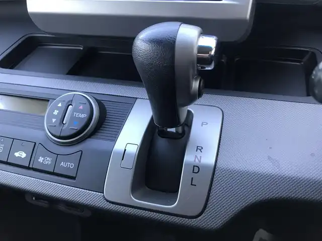 ホンダ フリード ハイブリット ジャストセレクション 栃木県 2013(平25)年 7.4万km ホワイトオーキッドパール (株)IDOMが運営する【じしゃロン小山店】の自社ローン対象車両になります。こちらは現金ご利用時の価格です。/自社ローンご希望の方は別途その旨お申付け下さい。//禁煙車/純正ワンセグナビ/（CD/DVD/AM/FMラジオ）/スマートキー/バックカメラ/ＥＴＣ/両側パワースライドドア/クルーズコントロール/ステアリングリモコン/電動格納ドアミラー/パワーウインドウ/防眩ミラー