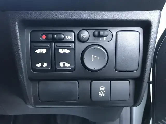 ホンダ フリード ハイブリット ジャストセレクション 栃木県 2013(平25)年 7.4万km ホワイトオーキッドパール (株)IDOMが運営する【じしゃロン小山店】の自社ローン対象車両になります。こちらは現金ご利用時の価格です。/自社ローンご希望の方は別途その旨お申付け下さい。//禁煙車/純正ワンセグナビ/（CD/DVD/AM/FMラジオ）/スマートキー/バックカメラ/ＥＴＣ/両側パワースライドドア/クルーズコントロール/ステアリングリモコン/電動格納ドアミラー/パワーウインドウ/防眩ミラー