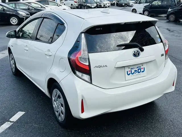 トヨタ アクア S 岡山県 2017(平29)年 12.9万km ライムホワイトパールクリスタルシャイン (株)IDOMが運営する【じしゃロン岡山店】の自社ローン専用車両になります。こちらは現金またはオートローンご利用時の価格です。自社ローンご希望の方は別途その旨お申付け下さい/プッシュスタート/純正7インチナビ/フルセグTV/バックカメラ/Bluetooth/ETC