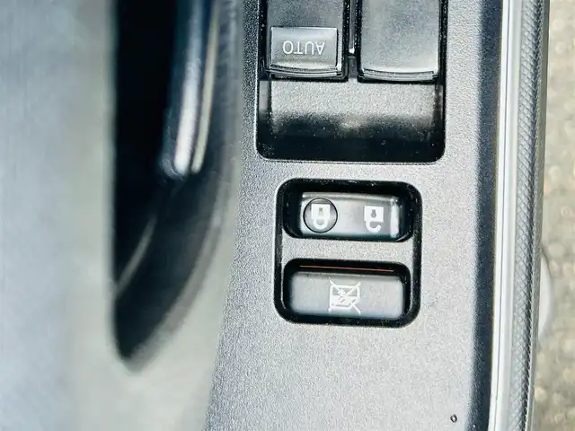 トヨタ アクア S 岡山県 2017(平29)年 12.9万km ライムホワイトパールクリスタルシャイン (株)IDOMが運営する【じしゃロン岡山店】の自社ローン専用車両になります。こちらは現金またはオートローンご利用時の価格です。自社ローンご希望の方は別途その旨お申付け下さい/プッシュスタート/純正7インチナビ/フルセグTV/バックカメラ/Bluetooth/ETC