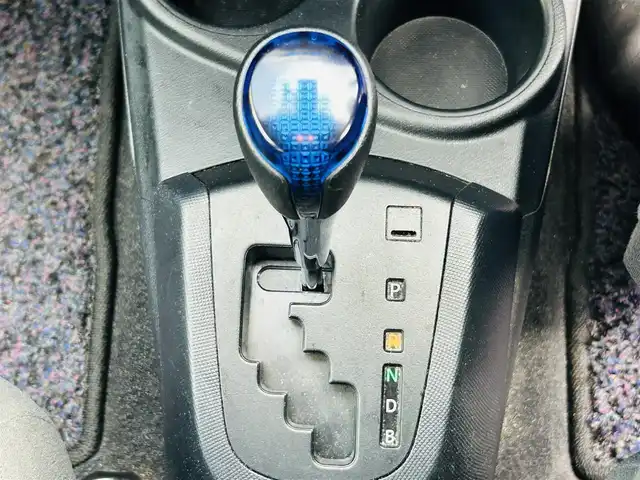 トヨタ アクア S 岡山県 2017(平29)年 12.9万km ライムホワイトパールクリスタルシャイン (株)IDOMが運営する【じしゃロン岡山店】の自社ローン専用車両になります。こちらは現金またはオートローンご利用時の価格です。自社ローンご希望の方は別途その旨お申付け下さい/プッシュスタート/純正7インチナビ/フルセグTV/バックカメラ/Bluetooth/ETC