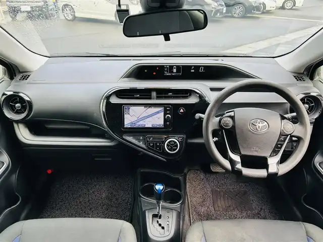 トヨタ アクア S 岡山県 2017(平29)年 12.9万km ライムホワイトパールクリスタルシャイン (株)IDOMが運営する【じしゃロン岡山店】の自社ローン専用車両になります。こちらは現金またはオートローンご利用時の価格です。自社ローンご希望の方は別途その旨お申付け下さい/プッシュスタート/純正7インチナビ/フルセグTV/バックカメラ/Bluetooth/ETC