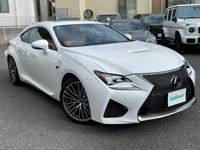 レクサス ＲＣ Ｆ 神奈川県 2015(平27)年 6.1万km ホワイトノーヴァガラスフレーク サンルーフ/黒/オレンジ革シート/KUHL RACINGマフラー/純正OP19インチAW/電動リヤスポイラー/LEDヘッドライト/純正SDナビ・地デジTV/純正CD/DVD/ブルーレイ/USB/BT/SD/MSV/バックモニター/ビルトインETC/カーボンインテリアパネル/レクサスセーフティシステム+/レーダークルーズコントロール/衝突軽減ブレーキ/LTA/BSM/コーナーセンサー/オートハイビーム/前席パワーシート/シートヒーター/エアシート/ステアリングヒーター/社外デジタルミラー/前後ドライブレコーダー/プッシュスタート/スマートキー×2/H27/28/29/R2/5年ディーラー整備記録/保証書・取説あり