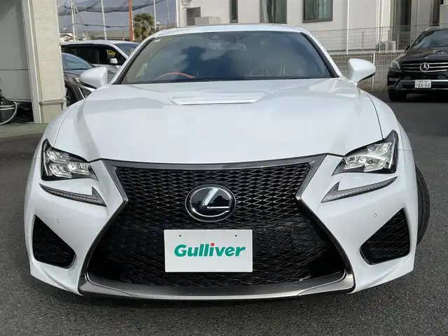 レクサス ＲＣ Ｆ 神奈川県 2015(平27)年 6.1万km ホワイトノーヴァガラスフレーク サンルーフ/黒/オレンジ革シート/KUHL RACINGマフラー/純正OP19インチAW/電動リヤスポイラー/LEDヘッドライト/純正SDナビ・地デジTV/純正CD/DVD/ブルーレイ/USB/BT/SD/MSV/バックモニター/ビルトインETC/カーボンインテリアパネル/レクサスセーフティシステム+/レーダークルーズコントロール/衝突軽減ブレーキ/LTA/BSM/コーナーセンサー/オートハイビーム/前席パワーシート/シートヒーター/エアシート/ステアリングヒーター/社外デジタルミラー/前後ドライブレコーダー/プッシュスタート/スマートキー×2/H27/28/29/R2/5年ディーラー整備記録/保証書・取説あり
