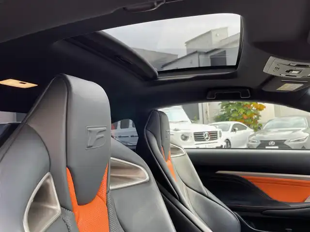 レクサス ＲＣ Ｆ 神奈川県 2015(平27)年 6.1万km ホワイトノーヴァガラスフレーク サンルーフ/黒/オレンジ革シート/KUHL RACINGマフラー/純正OP19インチAW/電動リヤスポイラー/LEDヘッドライト/純正SDナビ・地デジTV/純正CD/DVD/ブルーレイ/USB/BT/SD/MSV/バックモニター/ビルトインETC/カーボンインテリアパネル/レクサスセーフティシステム+/レーダークルーズコントロール/衝突軽減ブレーキ/LTA/BSM/コーナーセンサー/オートハイビーム/前席パワーシート/シートヒーター/エアシート/ステアリングヒーター/社外デジタルミラー/前後ドライブレコーダー/プッシュスタート/スマートキー×2/H27/28/29/R2/5年ディーラー整備記録/保証書・取説あり