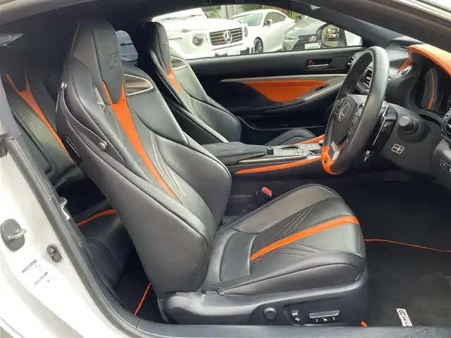 レクサス ＲＣ Ｆ 神奈川県 2015(平27)年 6.1万km ホワイトノーヴァガラスフレーク サンルーフ/黒/オレンジ革シート/KUHL RACINGマフラー/純正OP19インチAW/電動リヤスポイラー/LEDヘッドライト/純正SDナビ・地デジTV/純正CD/DVD/ブルーレイ/USB/BT/SD/MSV/バックモニター/ビルトインETC/カーボンインテリアパネル/レクサスセーフティシステム+/レーダークルーズコントロール/衝突軽減ブレーキ/LTA/BSM/コーナーセンサー/オートハイビーム/前席パワーシート/シートヒーター/エアシート/ステアリングヒーター/社外デジタルミラー/前後ドライブレコーダー/プッシュスタート/スマートキー×2/H27/28/29/R2/5年ディーラー整備記録/保証書・取説あり