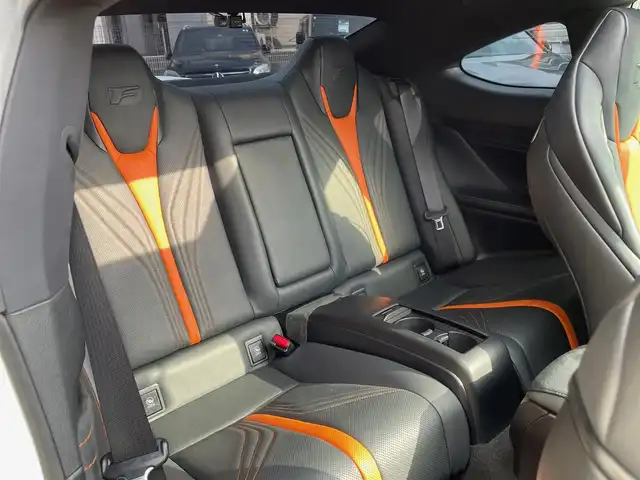 レクサス ＲＣ Ｆ 神奈川県 2015(平27)年 6.1万km ホワイトノーヴァガラスフレーク サンルーフ/黒/オレンジ革シート/KUHL RACINGマフラー/純正OP19インチAW/電動リヤスポイラー/LEDヘッドライト/純正SDナビ・地デジTV/純正CD/DVD/ブルーレイ/USB/BT/SD/MSV/バックモニター/ビルトインETC/カーボンインテリアパネル/レクサスセーフティシステム+/レーダークルーズコントロール/衝突軽減ブレーキ/LTA/BSM/コーナーセンサー/オートハイビーム/前席パワーシート/シートヒーター/エアシート/ステアリングヒーター/社外デジタルミラー/前後ドライブレコーダー/プッシュスタート/スマートキー×2/H27/28/29/R2/5年ディーラー整備記録/保証書・取説あり