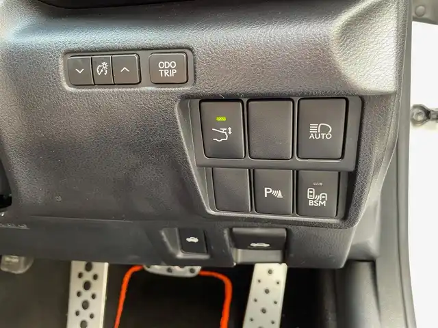 レクサス ＲＣ Ｆ 神奈川県 2015(平27)年 6.1万km ホワイトノーヴァガラスフレーク サンルーフ/黒/オレンジ革シート/KUHL RACINGマフラー/純正OP19インチAW/電動リヤスポイラー/LEDヘッドライト/純正SDナビ・地デジTV/純正CD/DVD/ブルーレイ/USB/BT/SD/MSV/バックモニター/ビルトインETC/カーボンインテリアパネル/レクサスセーフティシステム+/レーダークルーズコントロール/衝突軽減ブレーキ/LTA/BSM/コーナーセンサー/オートハイビーム/前席パワーシート/シートヒーター/エアシート/ステアリングヒーター/社外デジタルミラー/前後ドライブレコーダー/プッシュスタート/スマートキー×2/H27/28/29/R2/5年ディーラー整備記録/保証書・取説あり