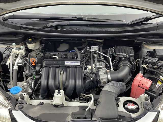 ホンダ フィット 13G Sパッケージ 栃木県 2015(平27)年 15.9万km プレミアムホワイトパールⅡ シティブレーキアシスト/純正ナビ/　フルセグ/CD/DVD/AM/FM/SD/BT/バックカメラ/オートライト/フォグランプ/電格ウィンカーミラー/クルーズコントロール/ステアリングスイッチ/パドルシフト/ドライブレコーダー/プッシュスタート/スマートスペアキー/純正リヤスポイラー/純正15インチAW付185/60夏タイヤ車載