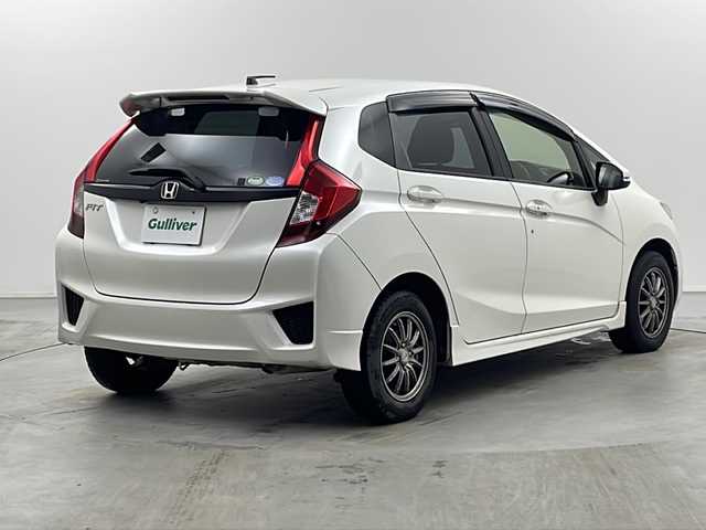 ホンダ フィット 13G Sパッケージ 栃木県 2015(平27)年 15.9万km プレミアムホワイトパールⅡ シティブレーキアシスト/純正ナビ/　フルセグ/CD/DVD/AM/FM/SD/BT/バックカメラ/オートライト/フォグランプ/電格ウィンカーミラー/クルーズコントロール/ステアリングスイッチ/パドルシフト/ドライブレコーダー/プッシュスタート/スマートスペアキー/純正リヤスポイラー/純正15インチAW付185/60夏タイヤ車載